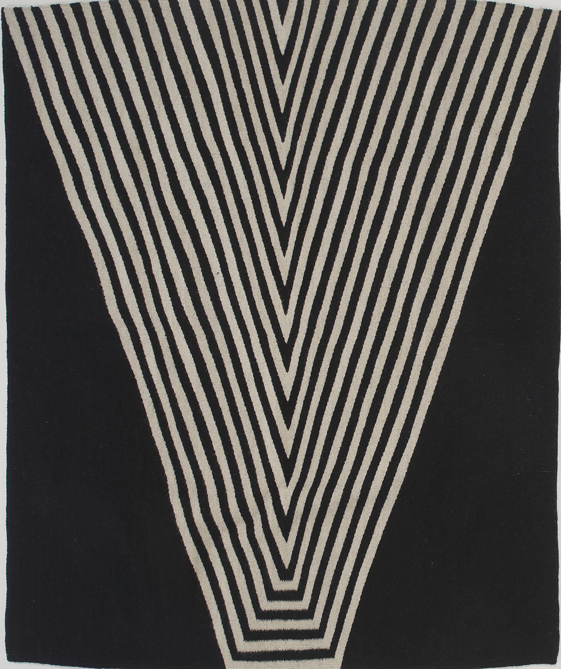 Going up and down a pyramid by Joao Rodríguez